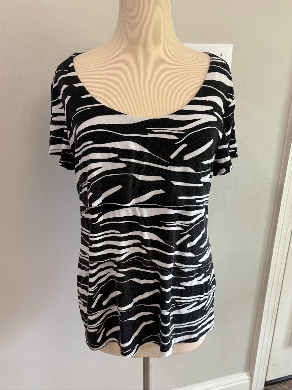 Cato black and white zebra print short sleeve shirt in size large GUC